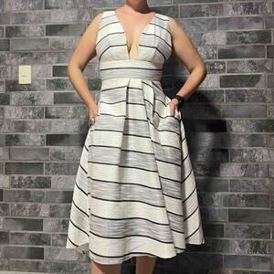 NWT L’Atiste By Amy Deep V-Neck Open Back White Black Gray Striped Dress Large